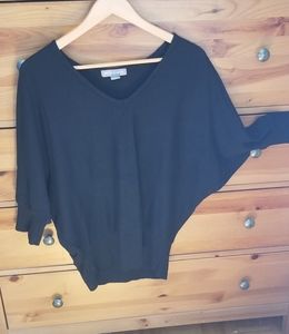 Black V-Neck Batwing Sleeve Sweater